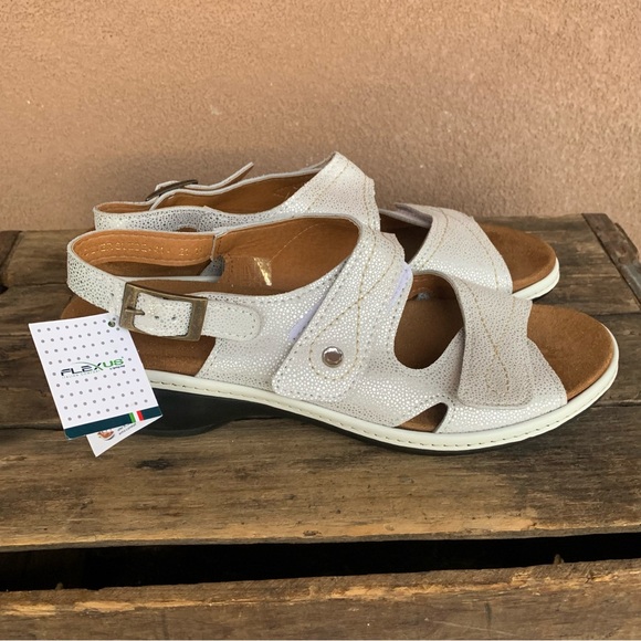 Flexus by Spring Step Tuvan Wedge Sandal - Picture 1 of 10